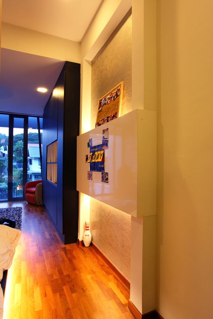 A textured feature wall and floating shelf create a small display nook in the hallway, styled with personal mementos and a pinboard.